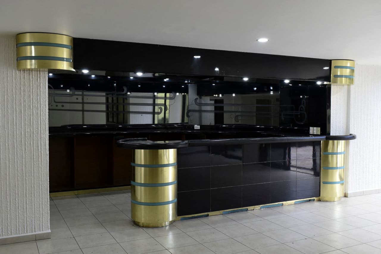 Ha estado deshabitada desde que la confiscó el gobierno mexicano, pero se encuentra en buen estado.