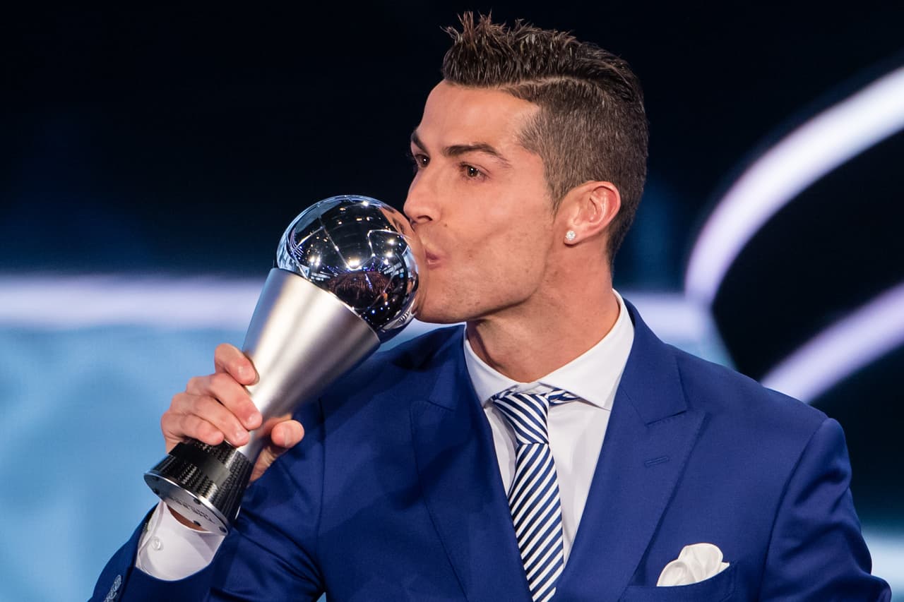 Cristiano Ronaldo superó a Lionel Messi y es el deportista mejor pago del mundo