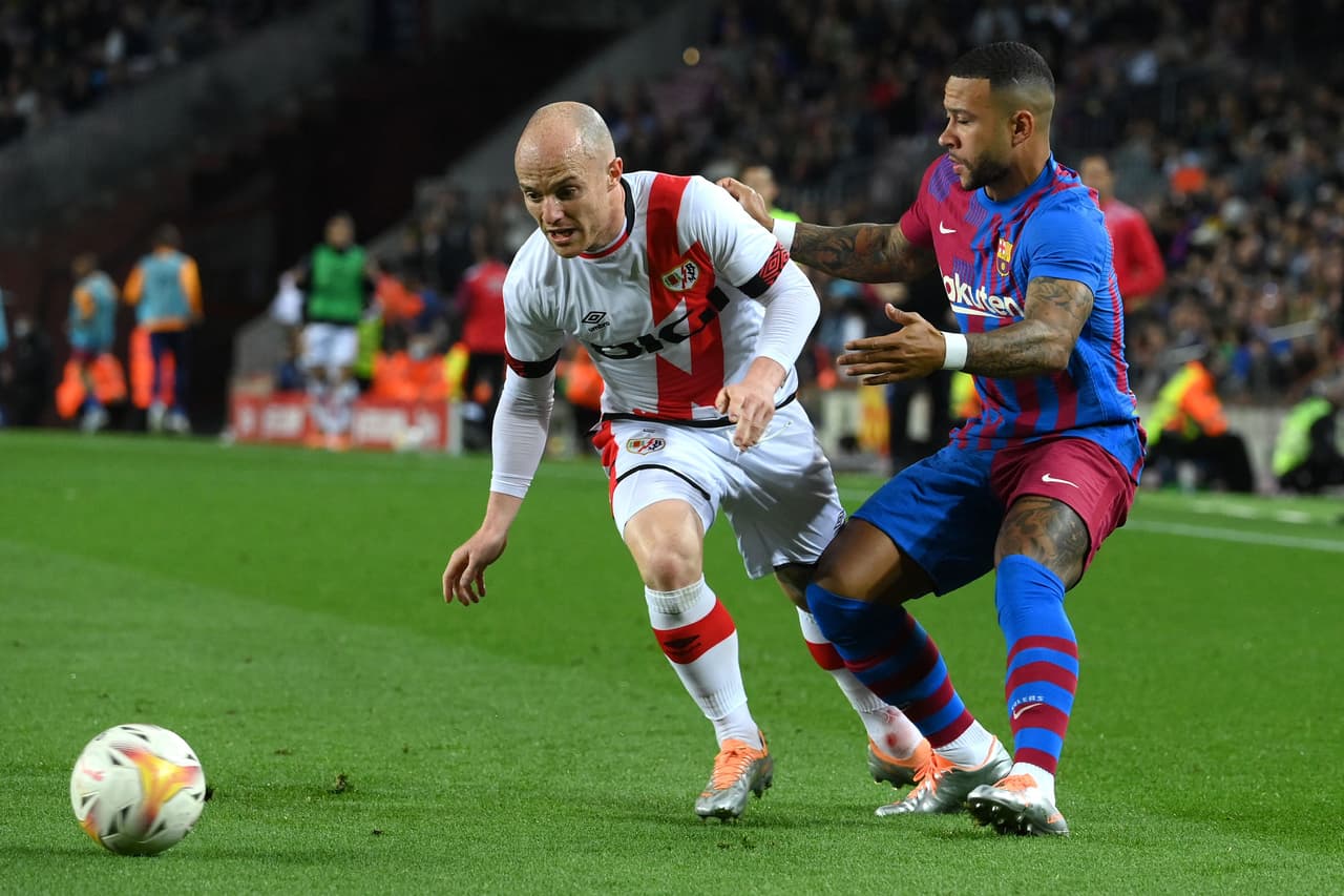 Un gol de Álvaro García al inicio del partido fue suficiente para el triunfo del Rayo Vallecano en Camp Nou ante el Barcelona que encamina el alirón del Real Madrid en LaLiga de España.