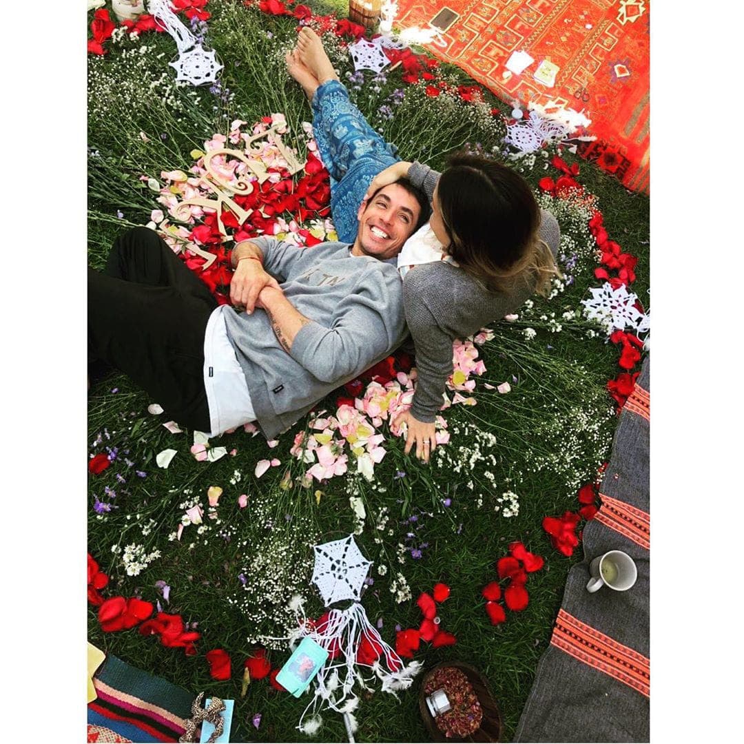 "¡Gracias, Alberto Guerra! Amo esa sonrisa. Más listos que nunca", destacó Zuria Vega al pie de esta instantánea con motivo de la ceremonia de bienvenida para su segundo hijo en común.