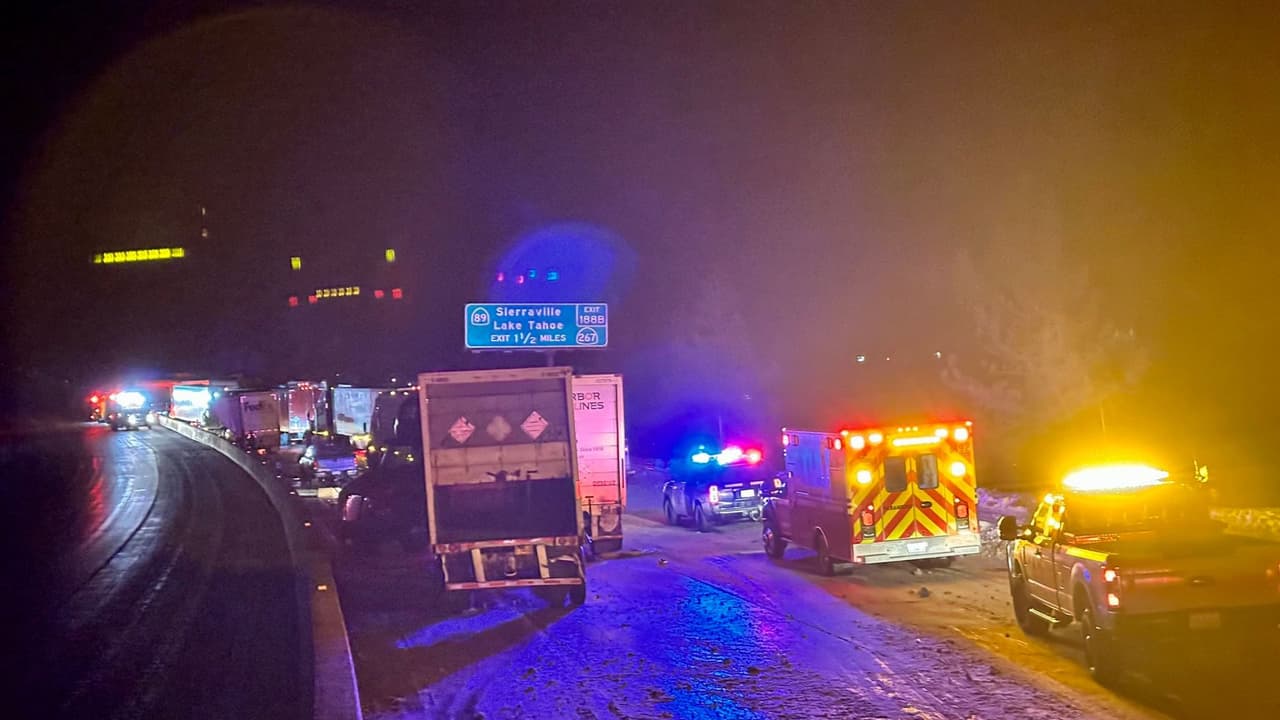 Fuerte accidente en la I-80 involucra a 17 vehículos y cierra el paso en ambos sentidos