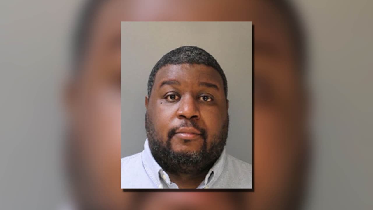 Acusan a policía de Filadelfia de agredir sexualmente a un menor de edad