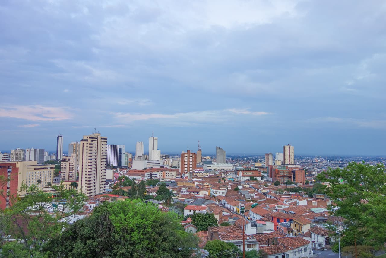 Cali, apodada la capital de la salsa, es una ciudad de poco más de dos millones de habitantes.