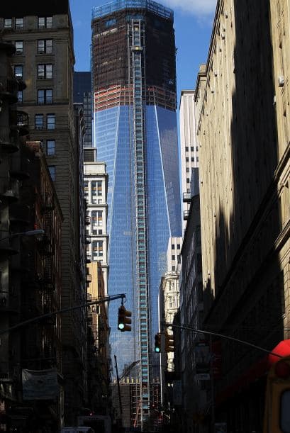 "La evolución (del proyecto) en el intercambio de transportes del WTC en respuesta al mandato de abrir el Memorial Nacional del 9/11 para el 11 de septiembre pasado" también es una de las causas del aumento de costos, afirmaron.