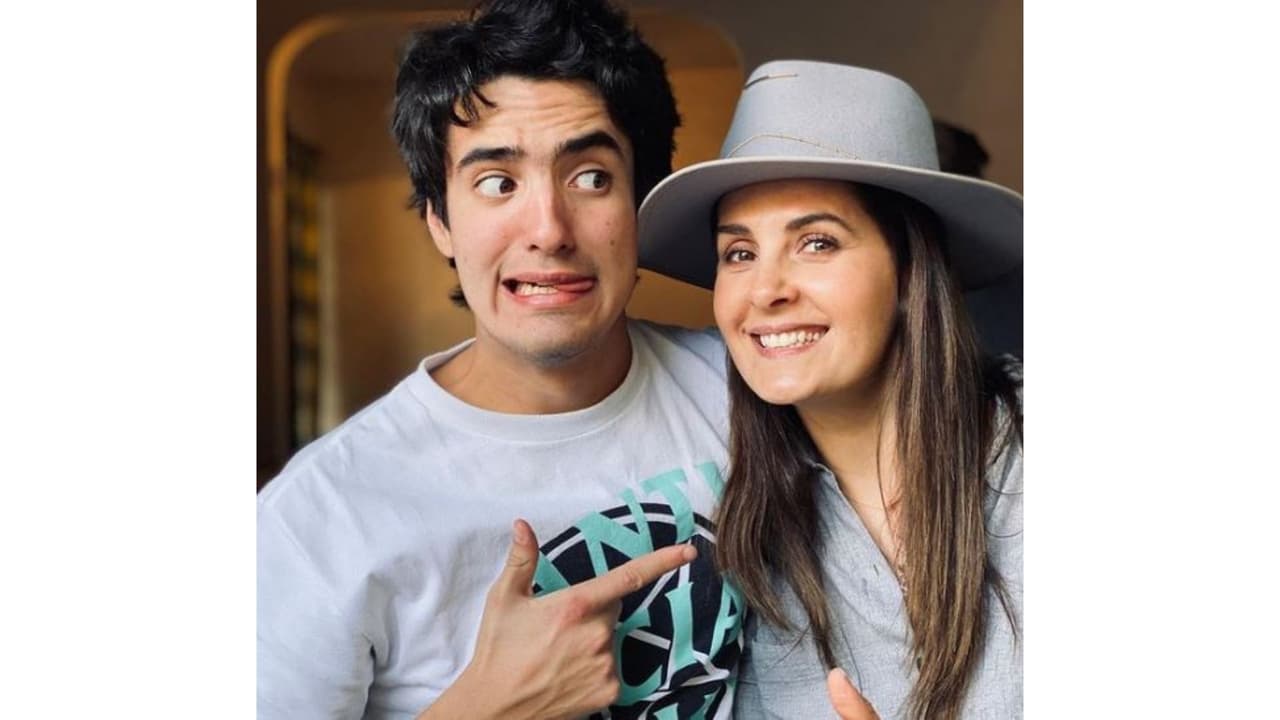 Mayrín Villanueva y su hijo