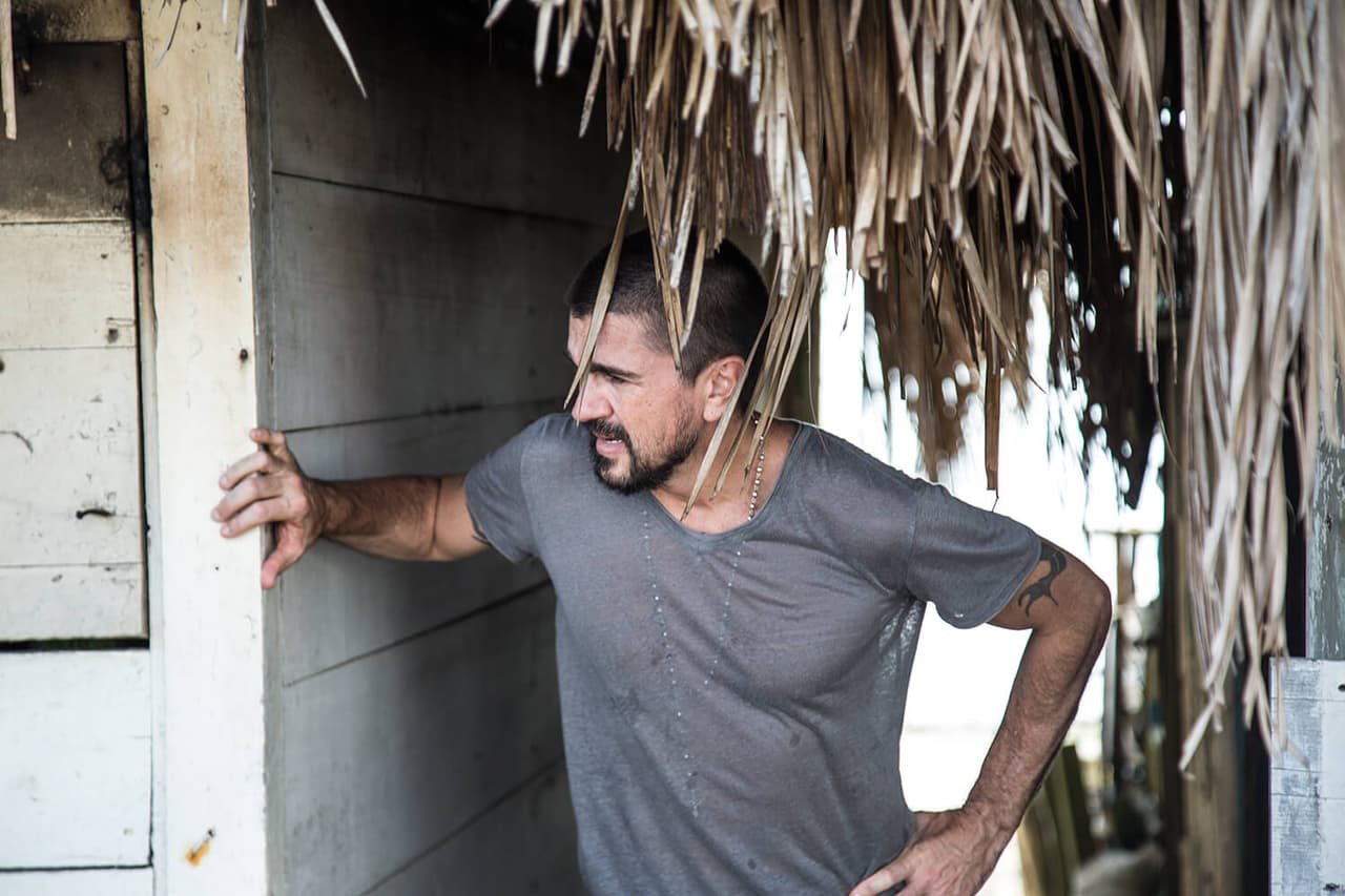 “Qué importa, nena, si el destino está jugado, mis cartas yo ya he tirado, los miedos ya están a un lado”, así suena 
<i>Mis planes son amarte.</i>
<br>