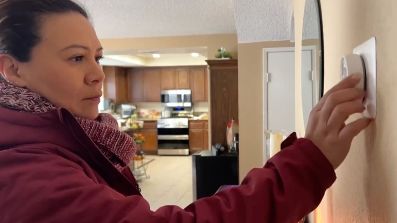 Las ayudas energéticas para los más pobres fueron recortadas y el cierre del gobierno lo empeora justo al llegar el invierno