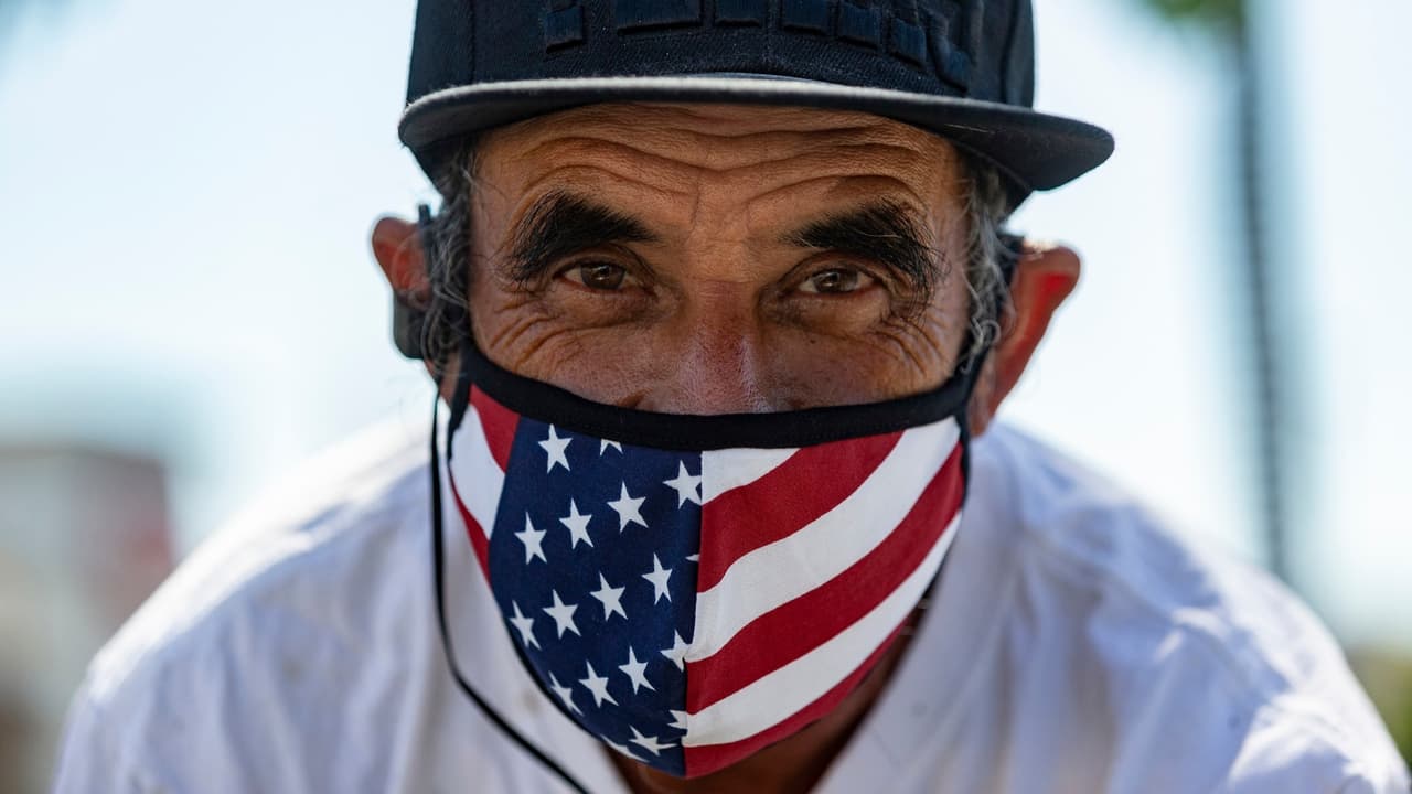 El cheque de estímulo estatal estará enfocado en familias que recibieron durante 2020 el 
<a href="https://www.univision.com/local/san-francisco-kdtv/cheques-de-estimulo-creditos-tributarios-california-coronavirus">crédito tributario al salario conocido como Cal EITC</a>, y que usualmente beneficia a los californianos que ganan menos de $30,000 anuales. 
<br>
<br>En el caso de los indocumentados que utilizan un número ITIN, los reembolsos de $600 se enviarían una vez que presenten su declaración de impuestos del 2020, proceso que suele ocurrir entre el 12 febrero y el 15 de abril.