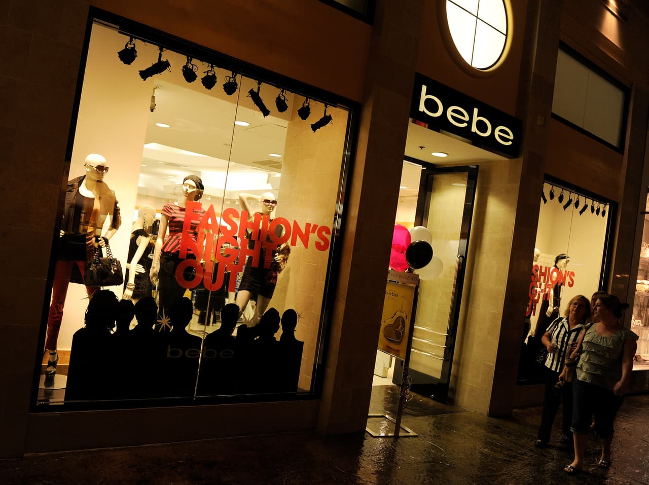 <b>Bebe</b>: la empresa de ropa femenina anunció en marzo de 2017 que cerraría sus tiendas en todo el país. Ahora funciona como una tienda mayormente en línea.