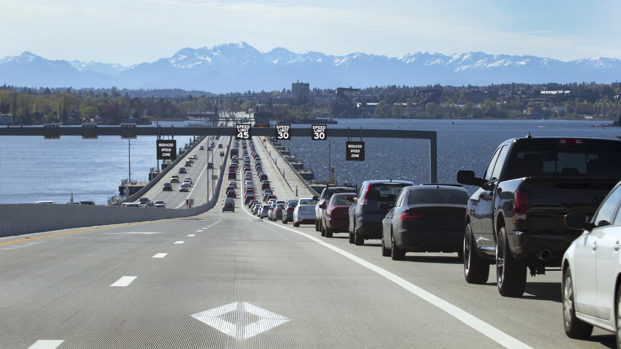 <h3 class="cms-H3-H3">9. Seattle, WA</h3>
<br>Viaje promedio:
<b>33 minutos</b>
<br>Número de pasajeros:
<b>484,342</b>
<br>Hasta media hora:
<b>44%</b>
<br>Hasta una hora:
<b>93%</b>
<br>Más de una hora:
<b>7%</b>