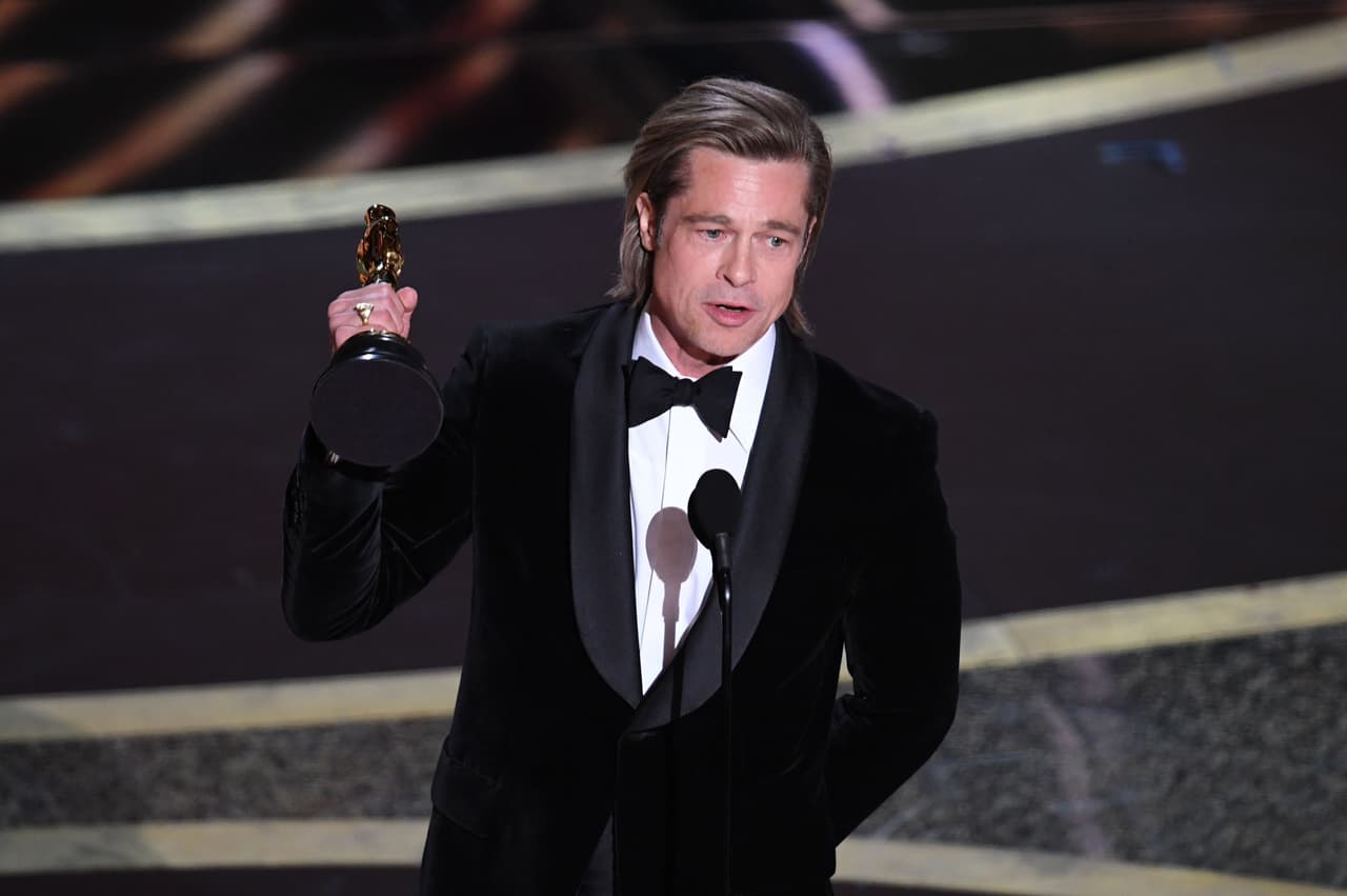 Brad Pitt ganó el mismo galardón que su exesposa, Angelina Jolie, conquistó en el año 2000. Ahora sus hijos podrán contarle sus decendientes que sus dos padres ganaron un Oscar. ¿Sería por eso que él esperó hasta este domingo para mencionarlos y dedicarles un premio que ellos supieran valorar?