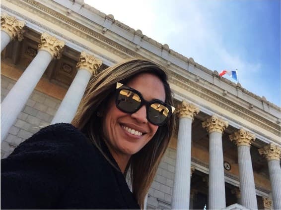 Qué agradable es pasear por Lyon, Francia.