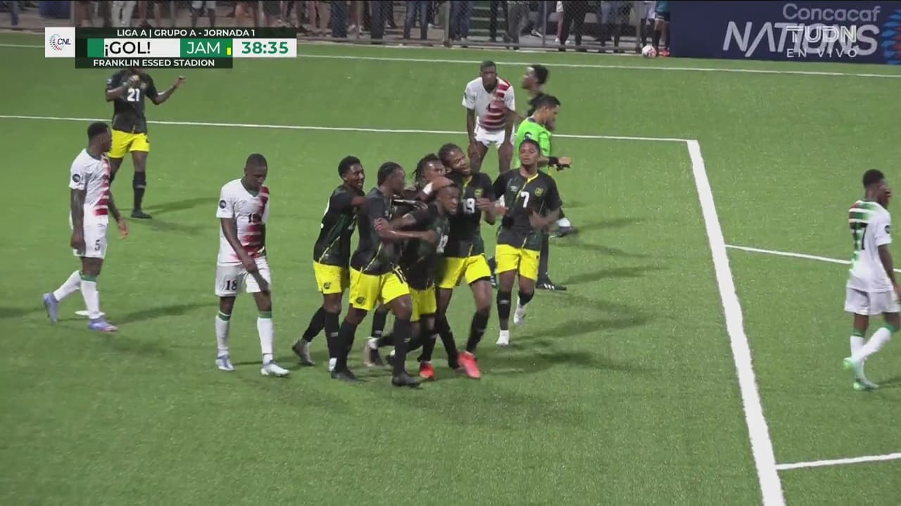 No la dan por perdida! Flemmings recibe y hace el 0-1 de Jamaica