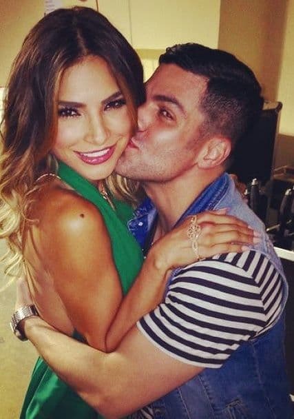 Acompañada del hombre que le quita el sueño. Así vivió Ale los Premios Juventud.