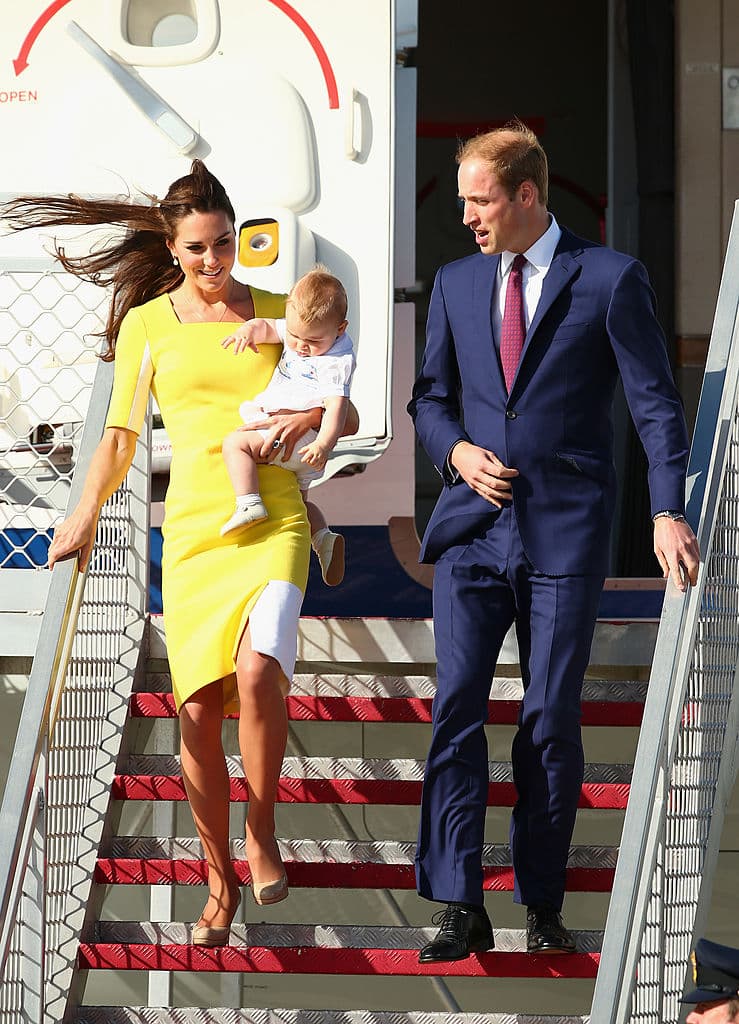 Años después, Kate Middleton, esposa del príncipe William, haría lo mismo. La ahora duquesa de Cambridge siguió los pasos de Diana y 
<b><a href="https://www.univision.com/famosos/el-principe-george-se-divierte-en-australia-fotos" target="_blank">se llevó al príncipe George a Australia,</a></b> cuando era un bebé, en abril de 2014.