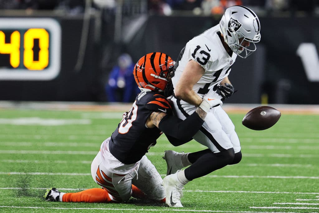 Joe Burrow regresa las emociones a Cincinnati y comanda la victoria 19-26 de los Bengals sobre los Raiders.