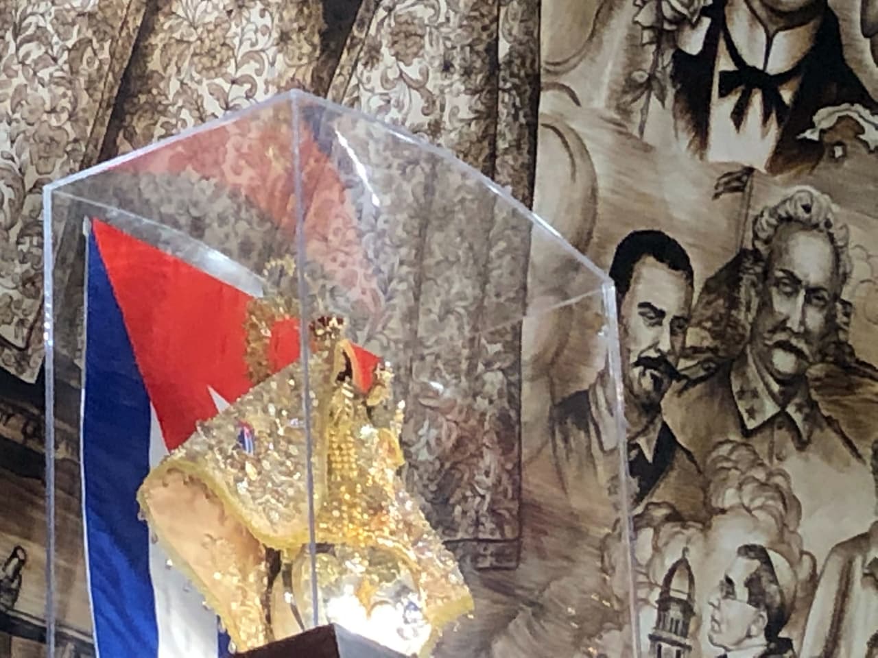La imagen de la Virgen de la Caridad, patrona de Cuba, está resguardada en la Ermita de la Caridad, ubicada en 3609 South, Miami Avenue, Miami en Coconut Grove.