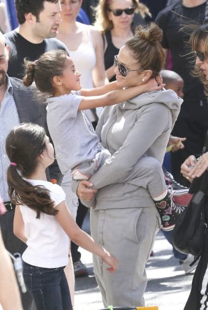 Emme en los brazos de mamá.