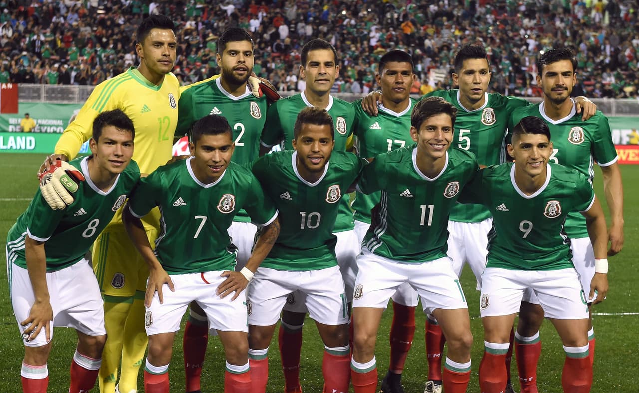 El 'Tri' también pasa por un recambio generacional, donde Lozano juega un rol fundamental. Como también lo juega Orbelín Pineda y Jürgen Damm.