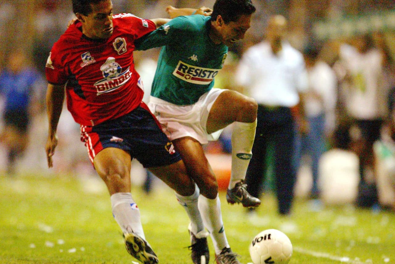 En el 2003, la Trinca Fresera del Irapuato se impuso a los Esmeraldas del León en el clásico del Bajío.