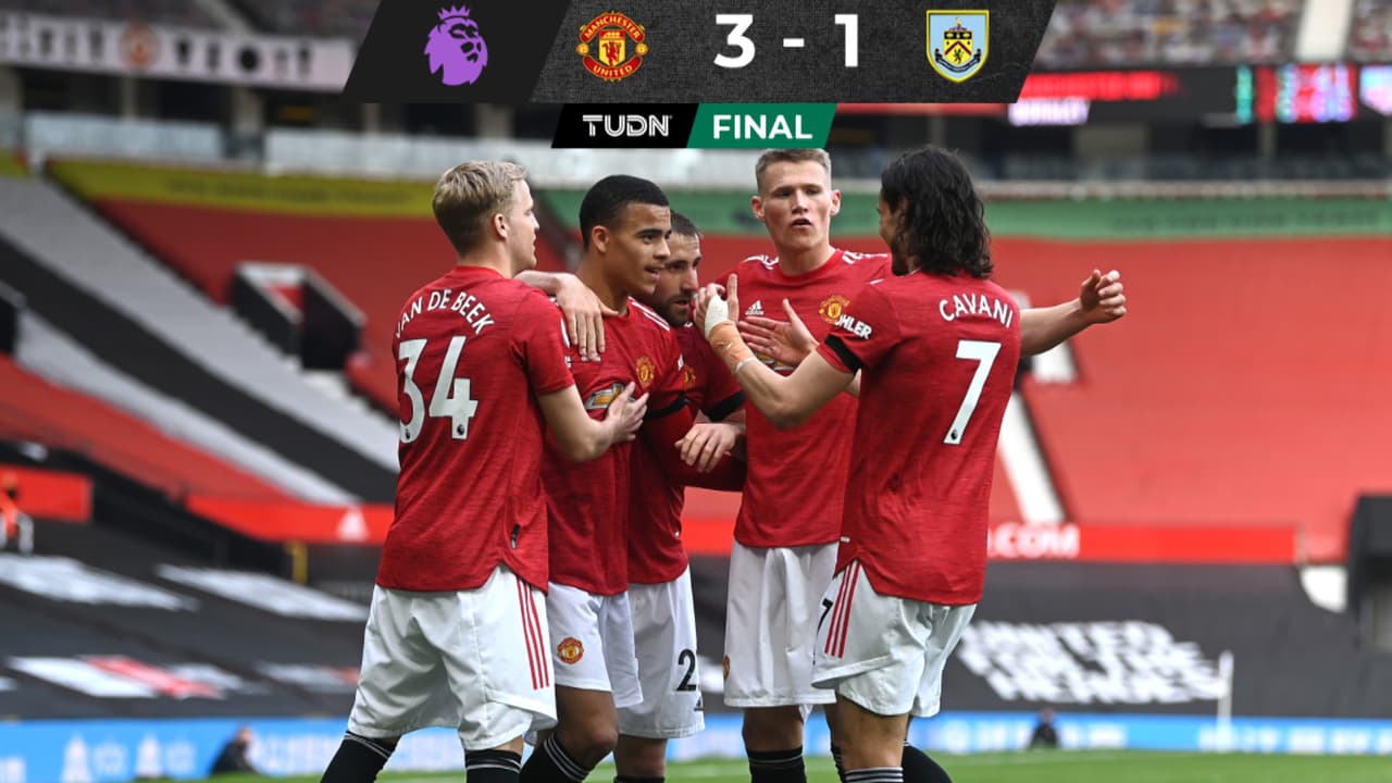 Manchester United gana y se acerca al City por el título