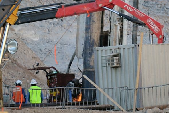 Una vez en la superficie, los que se encuentren en buen estado, pasarán unas horas con su familias para el ansiado reencuentro y de allí partirán en un vuelo de pocos minutos en helicóptero al hospital de Copiapó para una revisión médica.