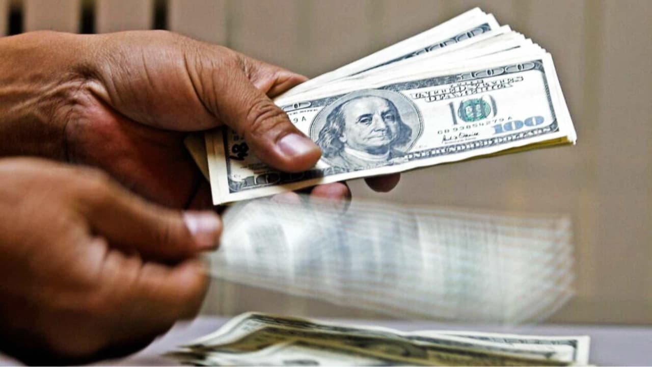 ¿Mandas dinero a tu país? Recomendaciones de un experto para que no te cobren de más