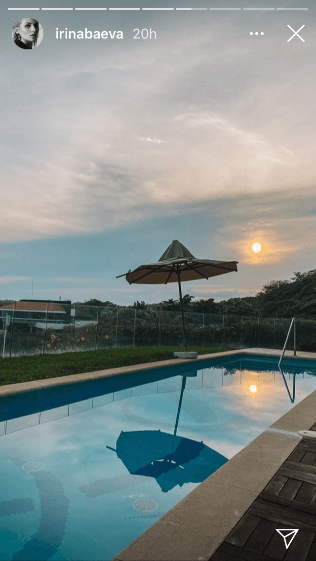 Por las fotos que publicó Irina Baeva, se cree que la pareja se fue a la playa.