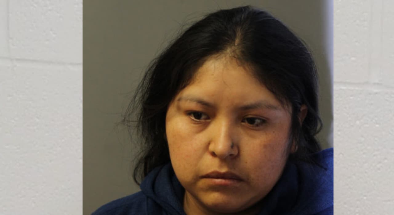 "La arrojó sobre la cama", fiscales acusan a niñera de provocar muerte de bebé de 4 meses