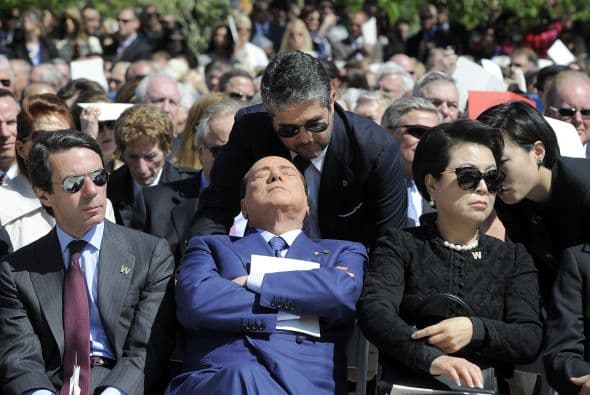 Durante la inauguración de la biblioteca de George W. Bush fue así como se le vio al ex mandatario italiano.