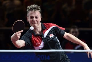 Mira el ping pong extremo en el metro de Inglaterra