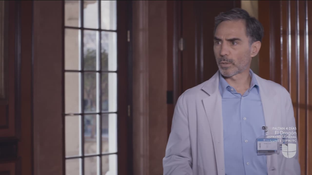 El doctor llamó a Carlos para pedirle que la mantuviera en observación.