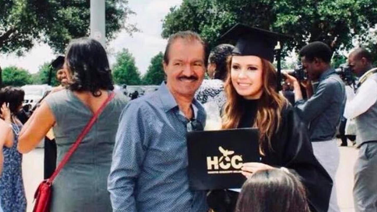 <b>Alicia Ramos: </b>Editora de Asignaciones y reportera
<br>"Mi papá Adrián, mi angelito en el cielo. Gracias por tanta enseñanza y por ser mi mejor amigo. Un abrazo hasta el cielo 🙏".
<br>