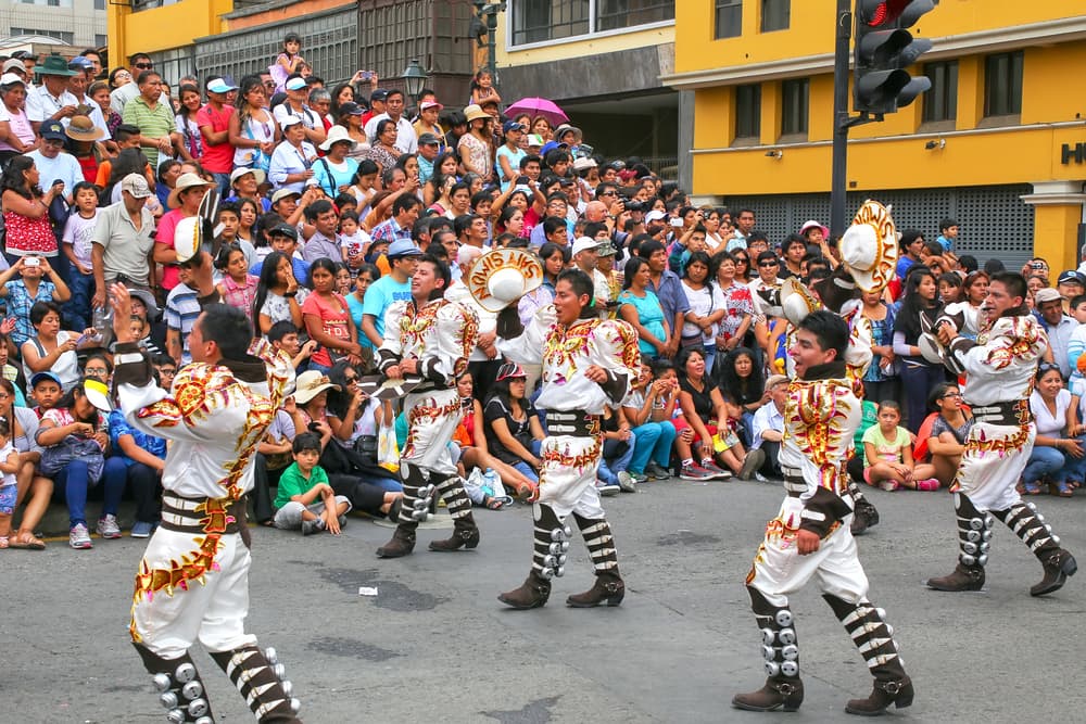 Además, la Virgen de la Candelaria es patrona de varias ciudades latinas, como por ejemplo, Camagüey en Cuba; Esparza, Costa Rica o Tlacotalpan, Veracruz, en México. De hecho en Buenos Aires su patrona es Nuestra Señora del Buen Aire, la cual es una representación y derivación de la Virgen de la Candelaria, aunque con distinto nombre.