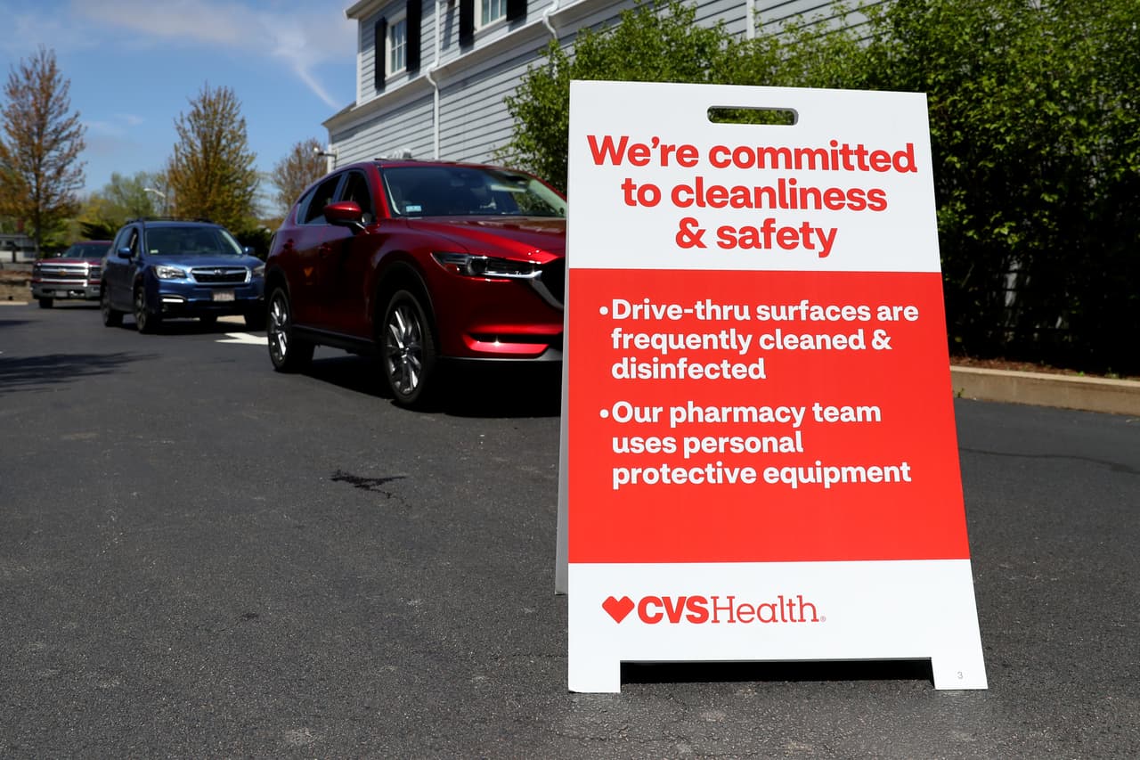 4) Responda todas las preguntas, entre ellas se destacan: fecha de nacimiento y los síntomas.