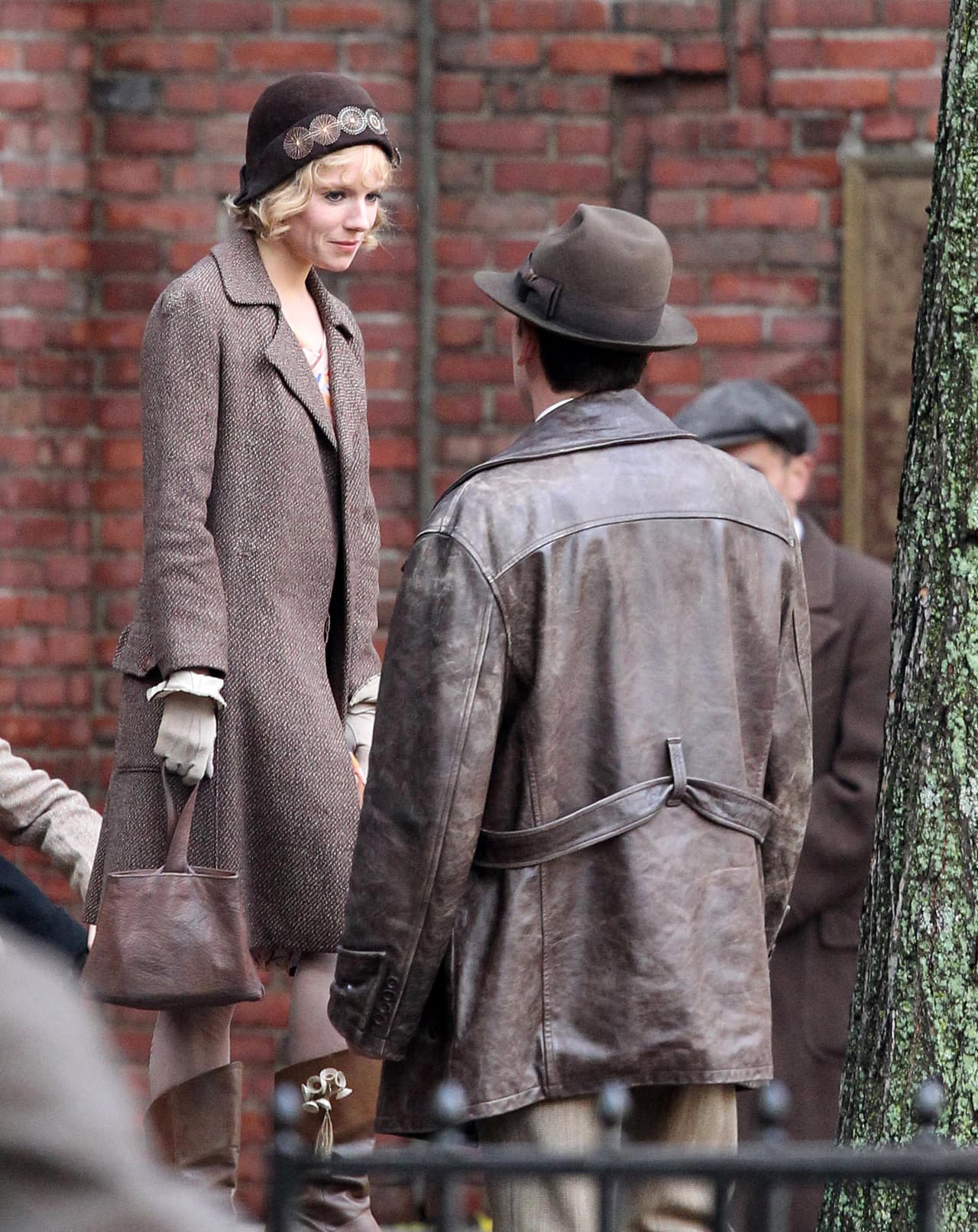 Ambos actores lucieron atuendos coordinados en color café.