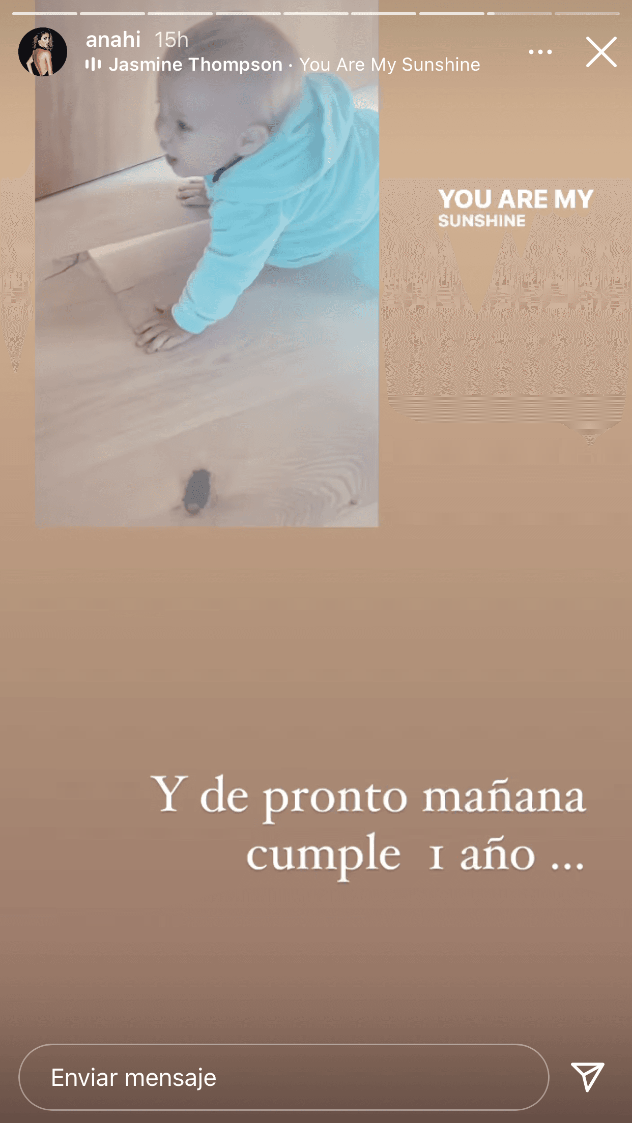 Emiliano nació con 37 semanas de gestación, pero en buen estado de salud. 
<b><a href="https://www.univision.com/famosos/se-nos-adelanto-un-poquito-anahi-dio-a-luz-a-emiliano-su-segundo-hijo-fotos" target="_blank">"¡Se nos adelantó un poquito!"</a></b>, escribió en Instagram hace un año. 
<br>