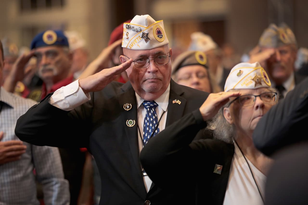 <b>Target</b>
<br>Los veteranos pueden obtener un descuento del 10% desde el 31 de octubre hasta el 13 de noviembre.