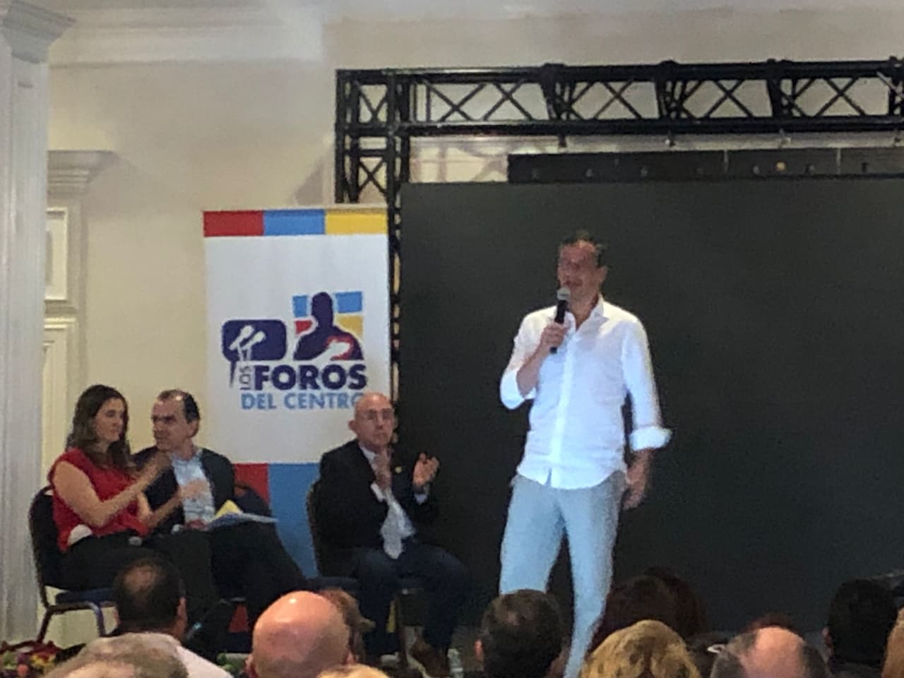 Los cinco precandidatos del Centro Democrático, partido del expresidente de Colombia, Álvaro Uribe Velez, presentaron el jueves sus propuestas a la comunidad colombiana en Miami.