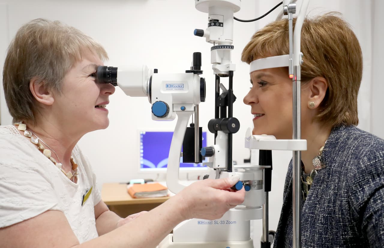 <b>En el puesto número ocho se encuentra Médicos y Oftalmólogos, excepto pediátricos</b> / Physicians, All Other; and Ophthalmologists, Except Pediatric
<b> con $202,060</b>. Pero revisemos Los Ángeles que es mucho más alto con $232,250 y Nueva York con $204,290.