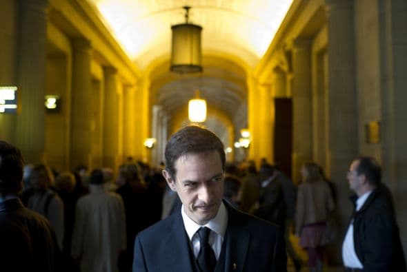 Eric Roux, director del Centro de Celebridades de la Asociación de Cienciología en París, sale de la corte en esta ciudad en noviembre de 2011, cuando cuando la iglesia apeló la sentencia impuesta por la corte francesa.