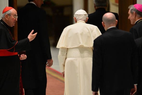 El Papa Benedicto XVI ha anunciado que dimitirá del cargo. La decisión de Joseph Ratzinger es “muy importante” para la Iglesia. Benedicto XVI dejará el Pontificado el próximo 28 de febrero “por falta de fuerzas”. Ver toda la información