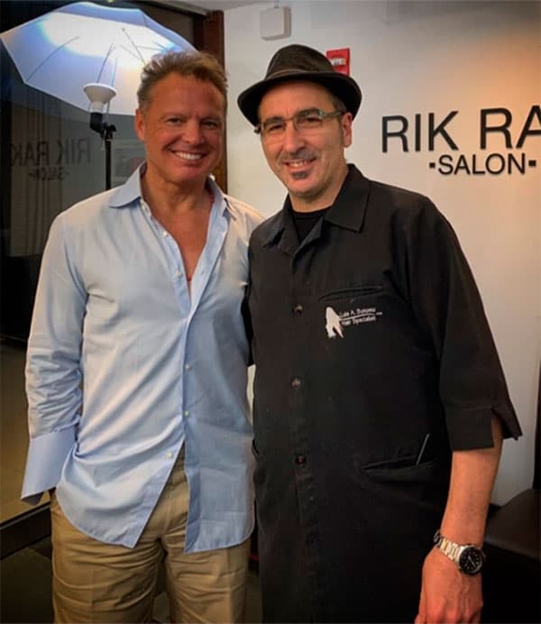 'El Sol de México' no se deja ver con regularidad, pero en 2020 posó junto a su estilista.
<br>