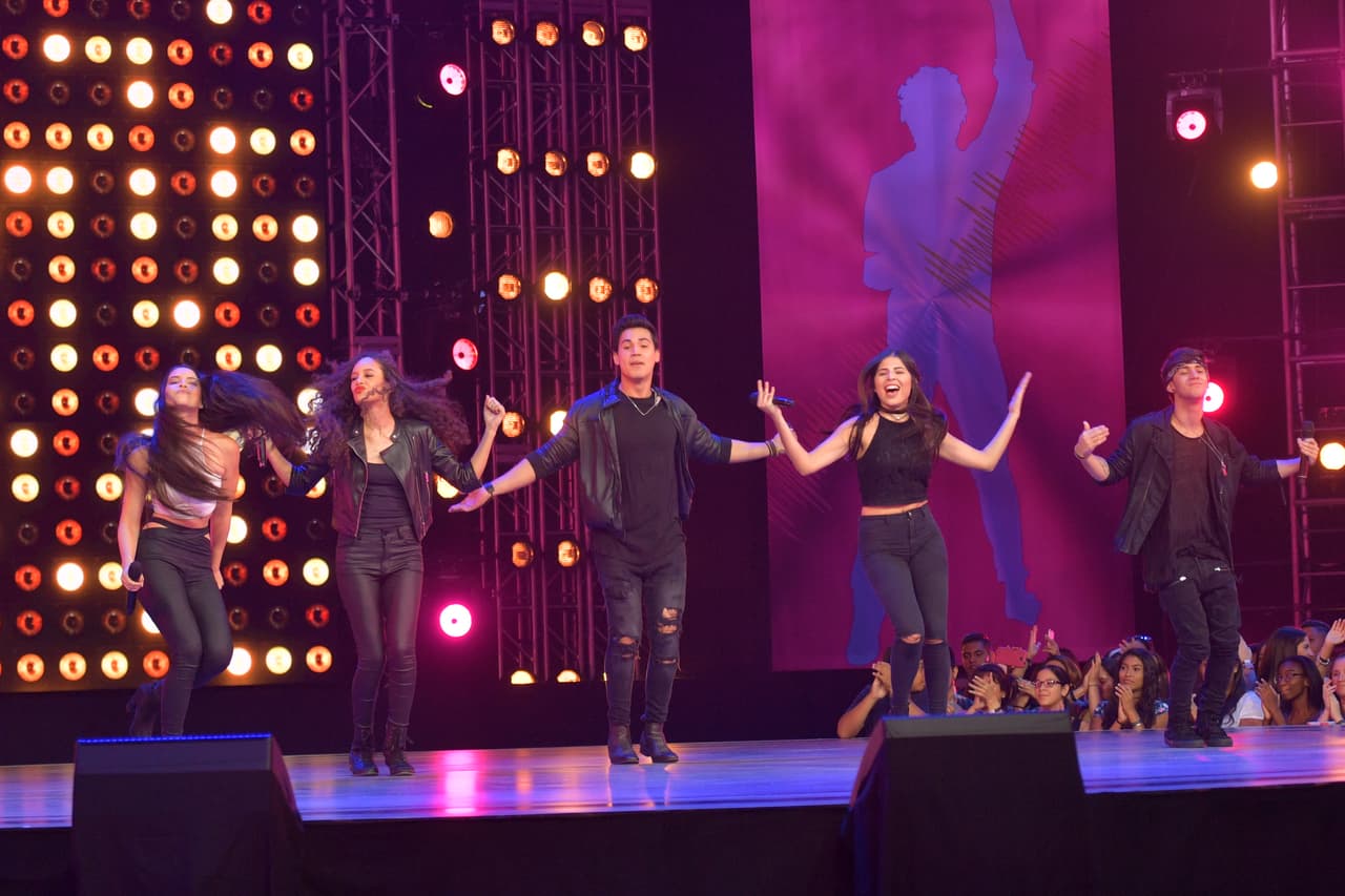 Les tocó cantar un tema que no conocían, “Con todos menos conmigo” de Timbiriche.