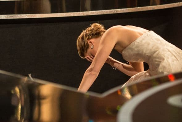 Fue mucha su vergüenza, pero todos sus colegas presentes la levantaron con un fuerte aplauso.