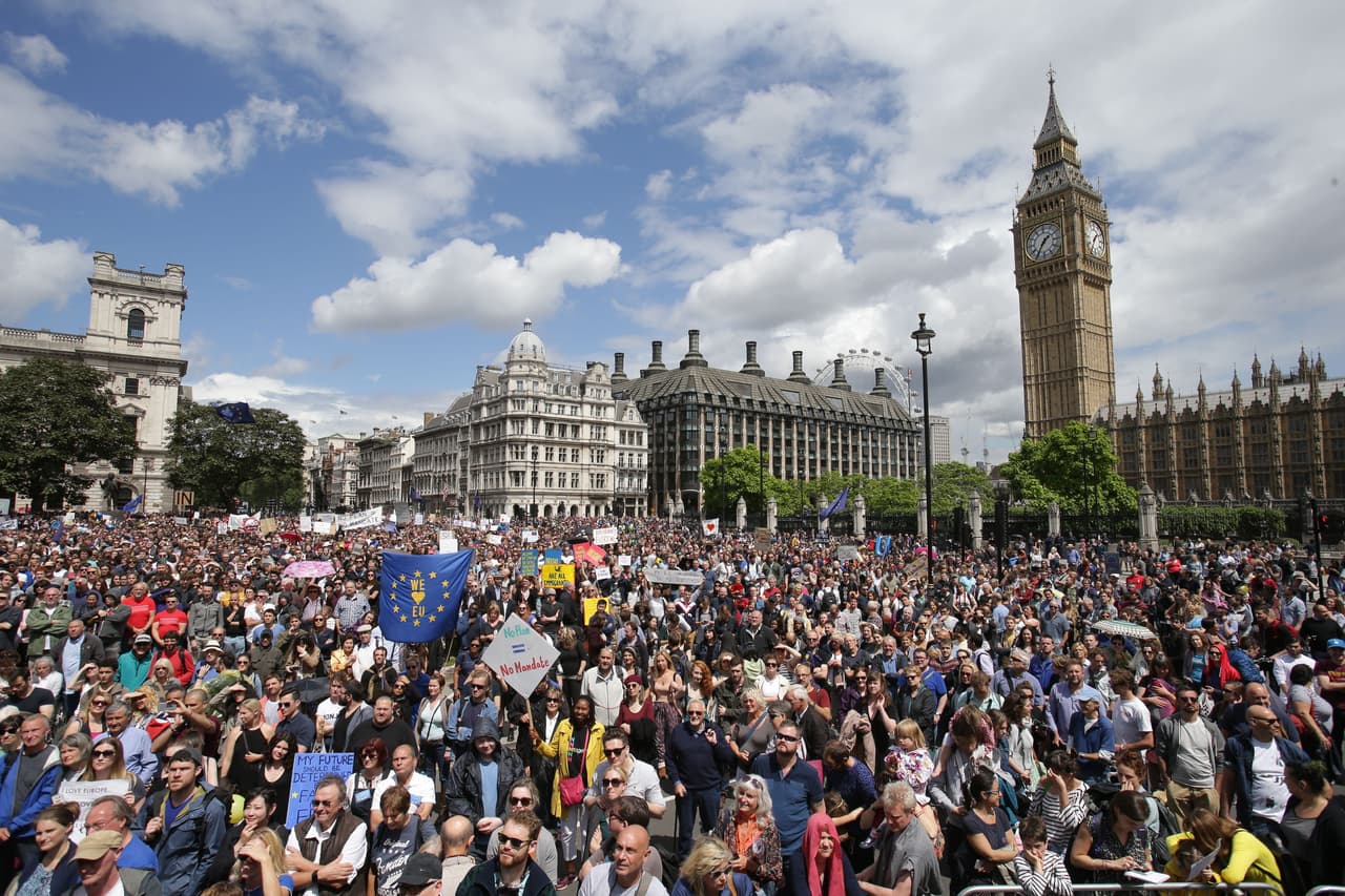 Miles protestan en Londres por la votación británica para salirse de la UE