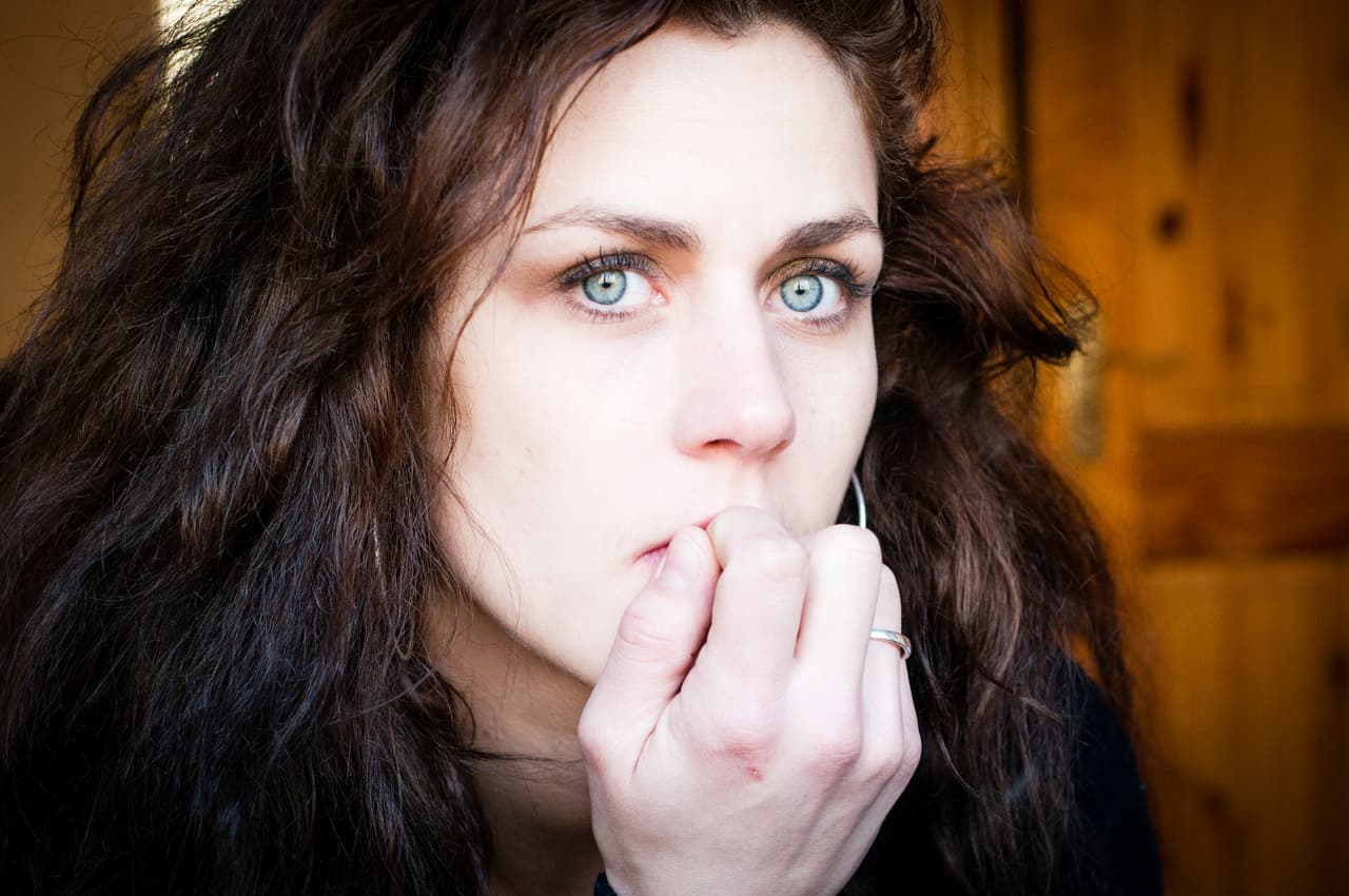 Recuerda siempre canceriano que cada cual ve el mundo según su óptica peculiar, y no logramos nada preocupándonos por lo que no podemos solucionar. ¿Lo mejor? El viejo lema de “vive y deja vivir”. Pensar demasiado en el mañana causa ansiedad.