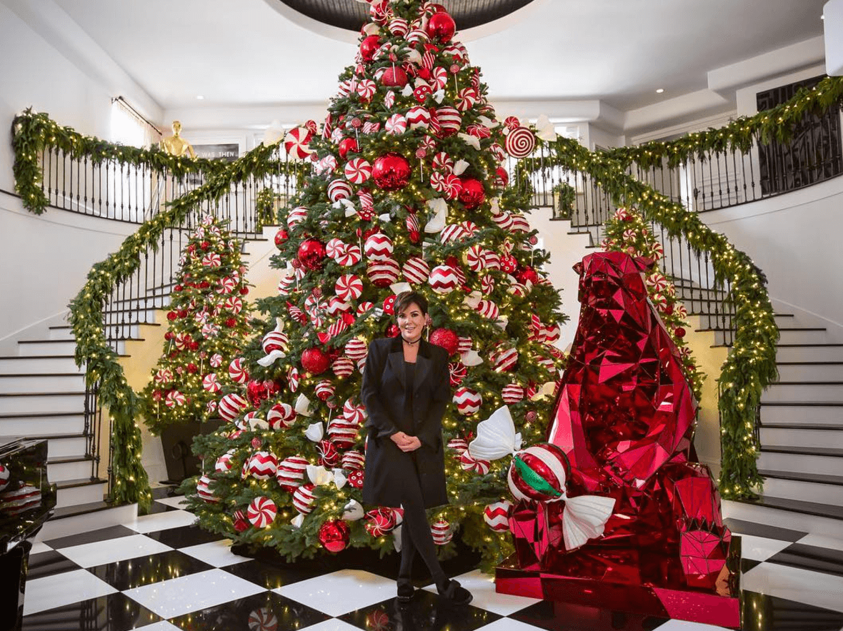 Más grande es mejor: la máxima de las Kardashian para elegir sus árboles navideños