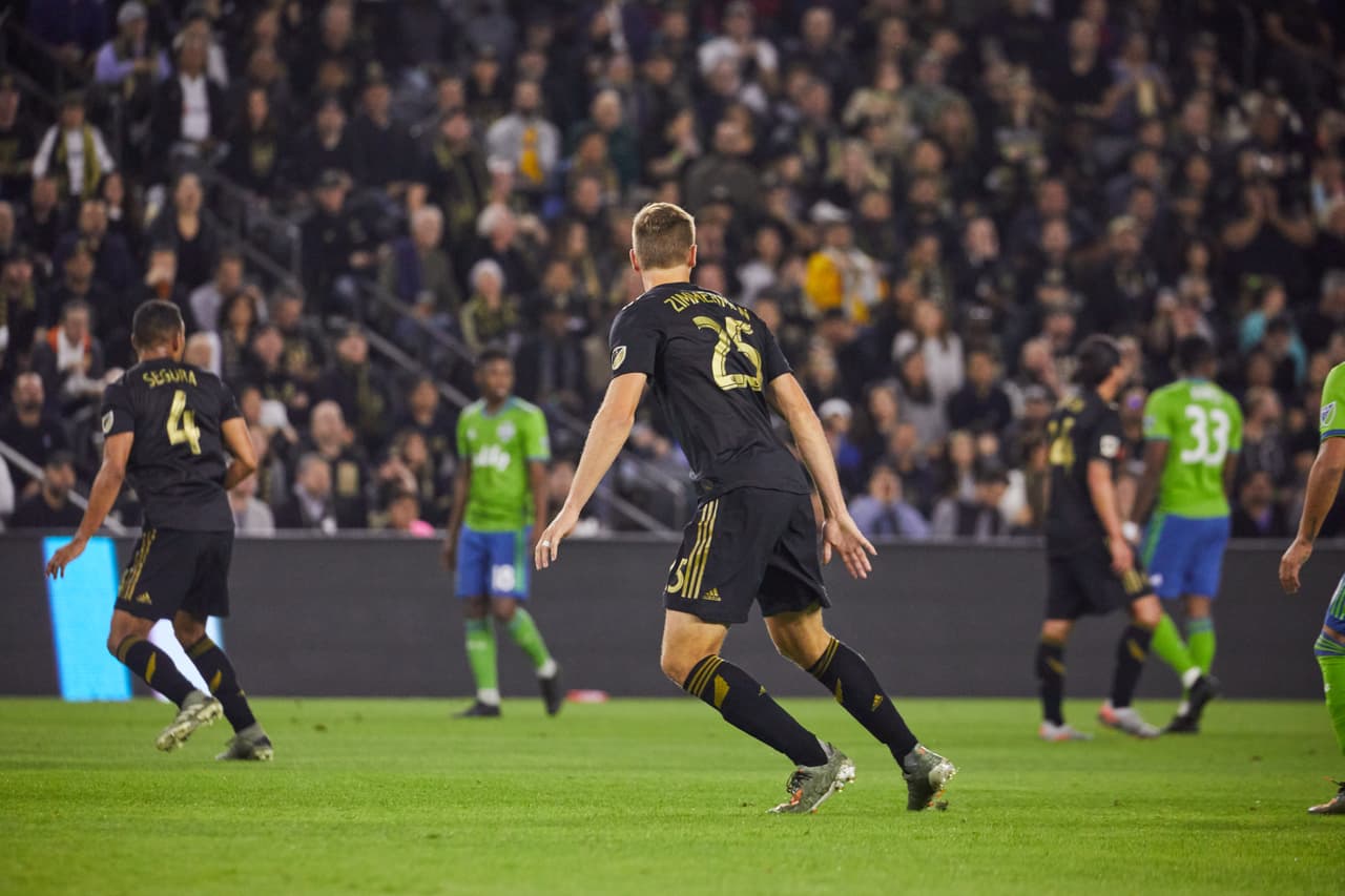 Edaurd Atuesta (17’) abrió el marcador para LAFC. Raúl Ruidíaz (22’, 64’) y Nicolás Lodeiro (26’) anotaron por los visitantes.