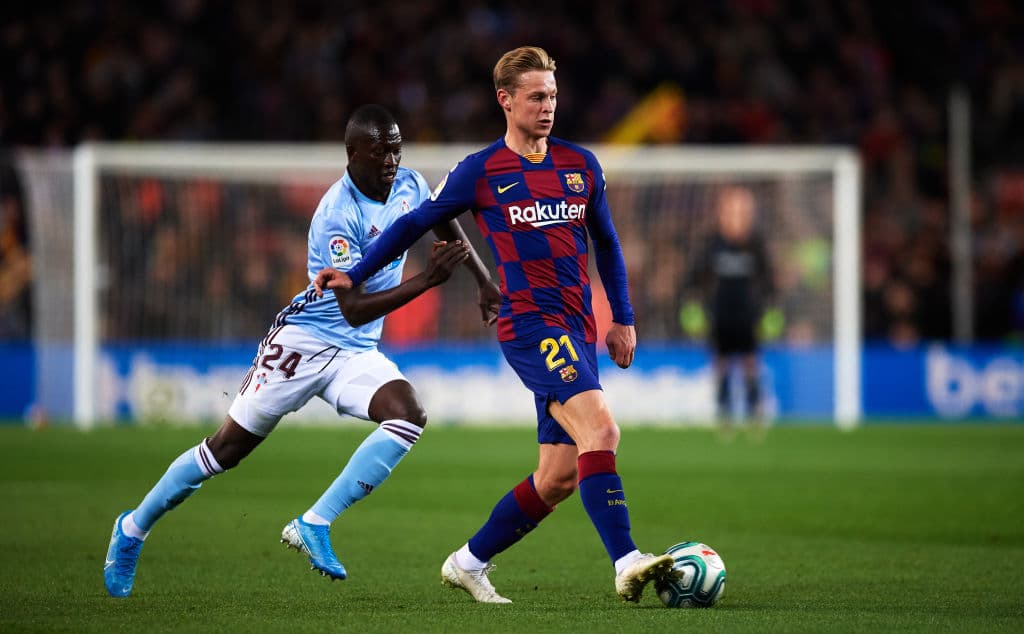 Con triplete de Lionel Messi y gol de sergio Busquets, el Barcelona gana y vuelve a tomar la cima del torneo.